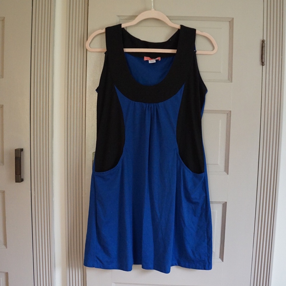 Sleeveless dress.